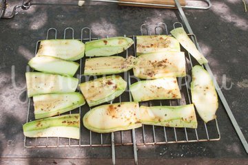 Маринованные кабачки на гриле или мангале - шаг 3