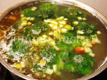 Уха из форели с овощами - шаг 8