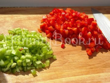 Уха из форели с овощами - шаг 4