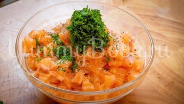 Тартар из семги с красной икрой - шаг 7