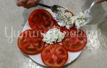 Помидоры с плавленым сырком и чесноком - шаг 3
