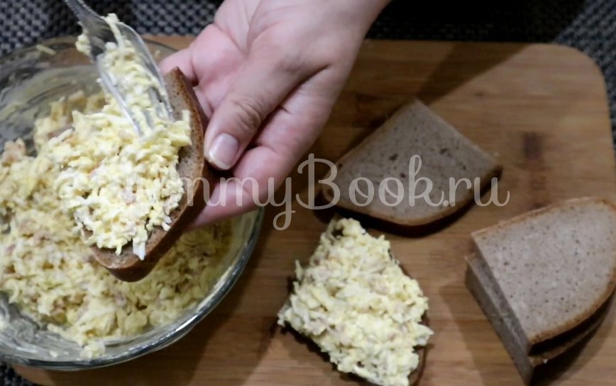 Намазка на хлеб из печени трески и плавленого сырка - шаг 4