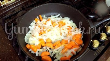 Охотничьи колбаски с картофелем в горшочках по-домашнему - шаг 7