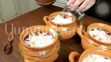 Охотничьи колбаски с картофелем в горшочках по-домашнему - шаг 11