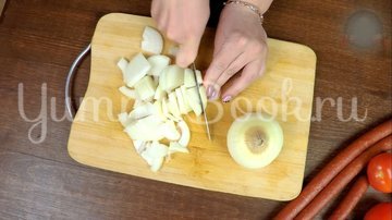 Охотничьи колбаски с картофелем в горшочках по-домашнему - шаг 3
