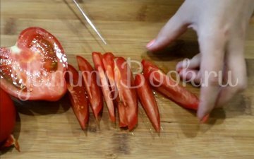Свинина с грибами, помидорами и луком - шаг 6