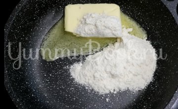 Свинина с грибами, помидорами и луком - шаг 2