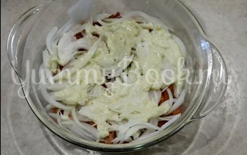 Свинина с грибами, помидорами и луком - шаг 7