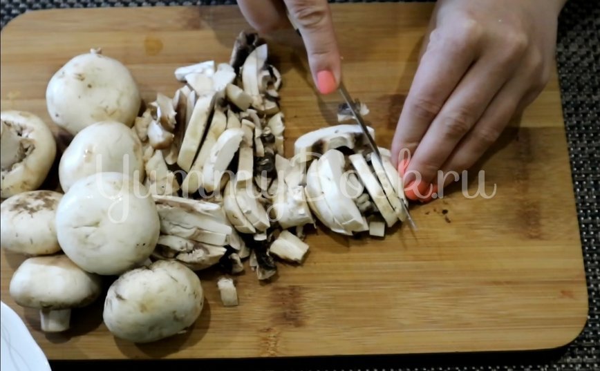 Жареная картошка с грибами - шаг 1