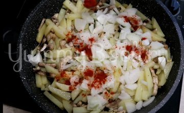 Жареная картошка с грибами - шаг 6