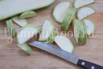 Кабачки с грибами запеченные в сметане - шаг 1