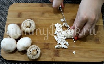 Котлеты из куриного филе и шампиньонов - шаг 2