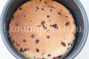 Пирог со смородиной в мультиварке - шаг 8