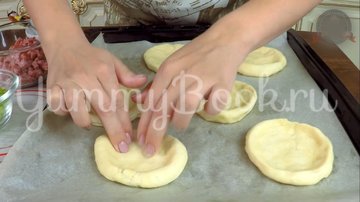 Мини пиццы из пышного теста - шаг 10