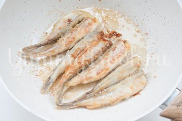 Жареная корюшка - шаг 4