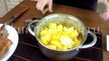 Отбивное мясо в соусе под пюре - шаг 9