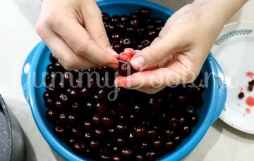 Варенье из вишни с желатином - шаг 1