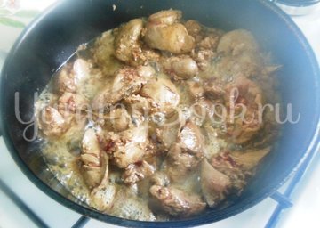 Тёплый салат из куриной печени и помидоров черри - шаг 3