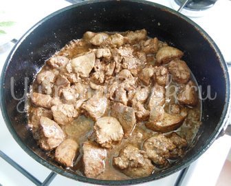 Тёплый салат из куриной печени и помидоров черри - шаг 5