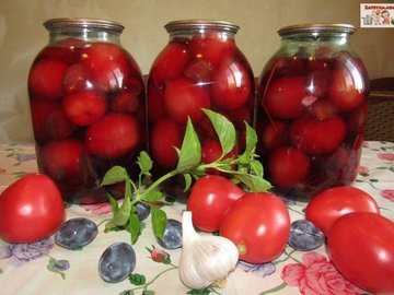 Маринованные помидоры со сливами