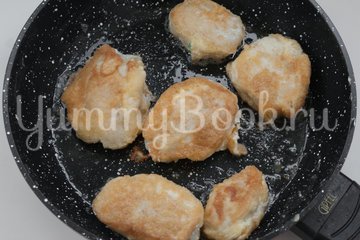Куриные рулетики в необычном кляре - шаг 11