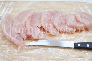 Куриные рулетики в необычном кляре - шаг 1
