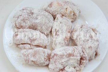 Куриные рулетики в необычном кляре - шаг 9