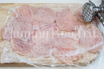 Куриные рулетики в необычном кляре - шаг 2