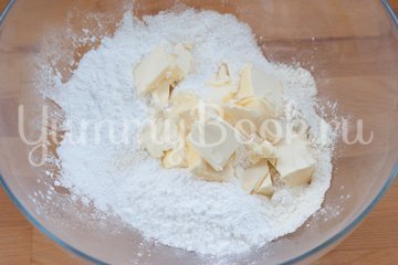 Рассыпчатое печенье на желтках - шаг 1