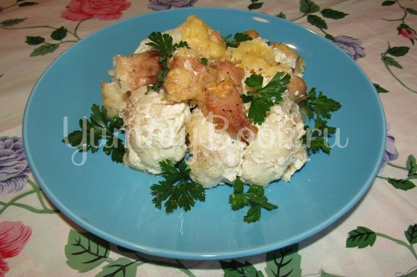Курица с цветной капустой под сливочным соусом и сыром (в духовке)