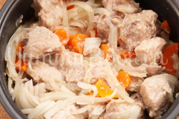 Тушеное мясо "Бонезио" в мультиварке - шаг 3