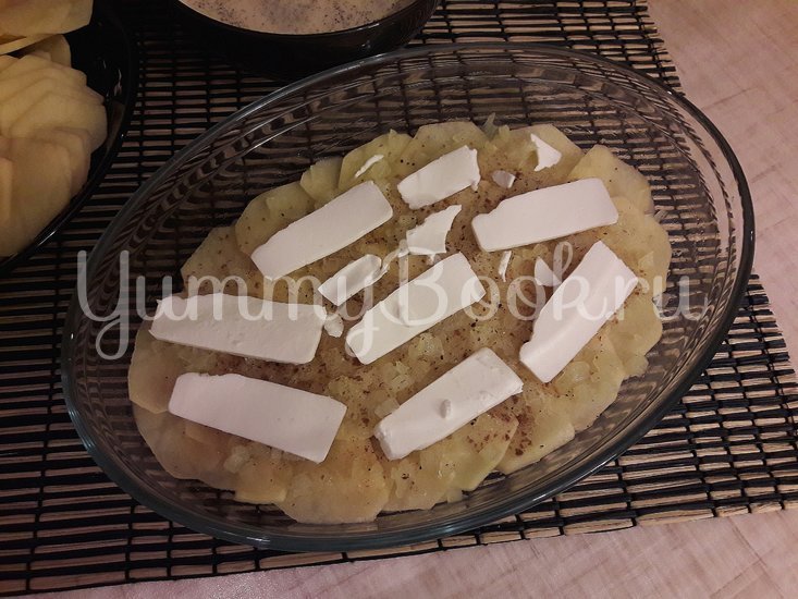 Картофельная запеканка с луком и фетой - шаг 7