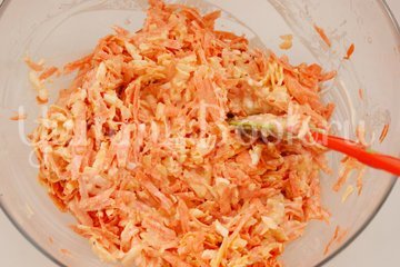 Морковный салат с сыром и яйцами - шаг 3