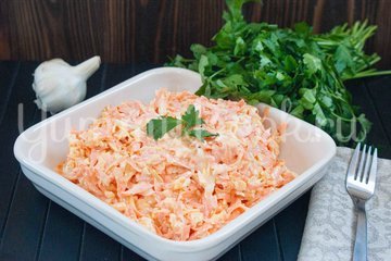 Морковный салат с сыром и яйцами - шаг 4