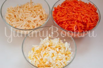 Морковный салат с сыром и яйцами - шаг 1