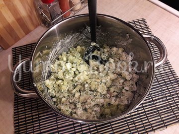 Картофельный салат с маринованными огурцами и яблоком - шаг 5