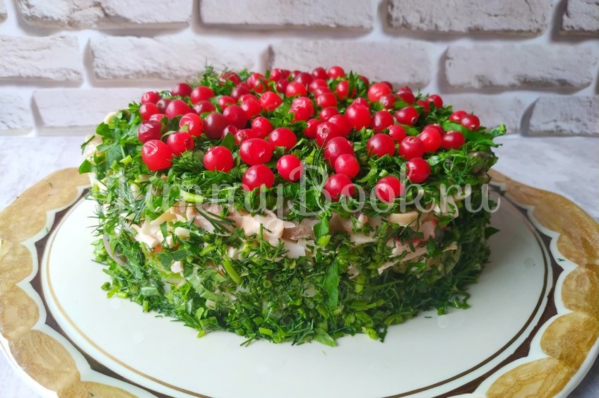 Слоеный салат «Сосновый бор»