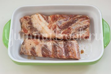 Запечённые маринованные свиные рёбра - шаг 3