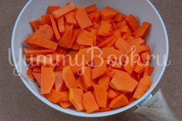 Тыква тушеная в сметане - шаг 3