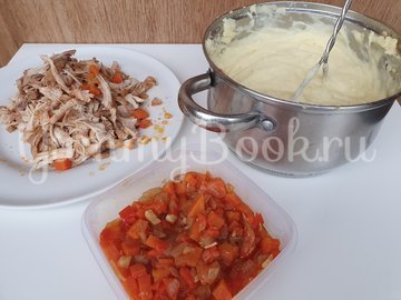 Картофельная запеканка с курицей и сыром - шаг 7