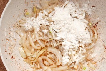Свинина с черносливом в пивном соусе - шаг 5