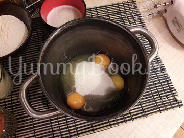 Кексы с начинкой из варёной сгущёнки - шаг 2