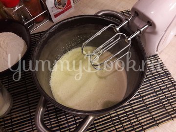 Кексы с начинкой из варёной сгущёнки - шаг 3
