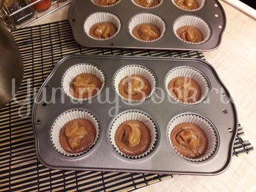 Кексы с начинкой из варёной сгущёнки - шаг 8