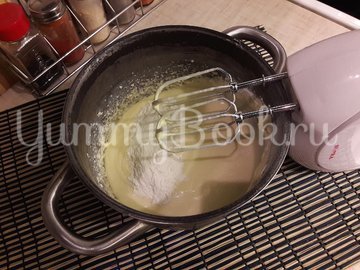 Кексы с начинкой из варёной сгущёнки - шаг 5