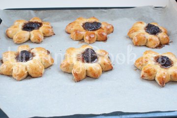 Булочки - цветочки - шаг 10