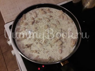 Куриное филе в сливочно-луковом соусе - шаг 6