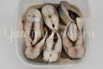 Маринованная скумбрия (сельдь) в масле - шаг 3