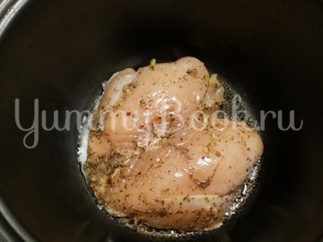 Нежная куриная грудка в мультиварке - шаг 3