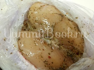 Нежная куриная грудка в мультиварке - шаг 2